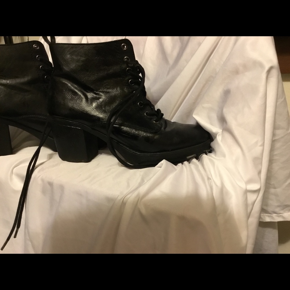Kat chunky heel boots.